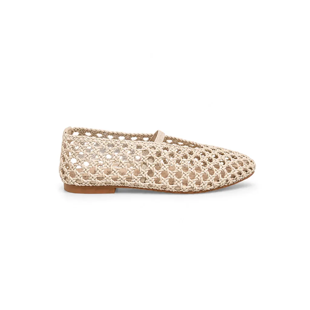 Memilih Flat Shoes yang Nyaman untuk Kerja Seharian